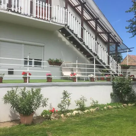 Lelle-kert 01 Balatonlelle